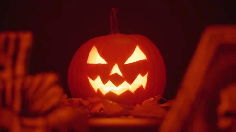 Carved pumpkin, jack o lantern, halloween theme, halloween decorations 库存影片 219661567