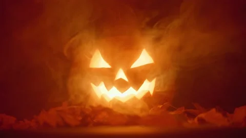 Carved pumpkin, jack o lantern, halloween theme, halloween decorations 库存影片 219661576