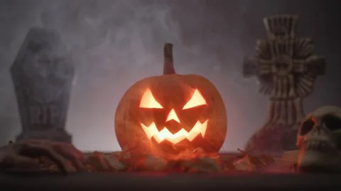 Carved pumpkin, jack o lantern, halloween theme, halloween decorations 库存影片 219661620