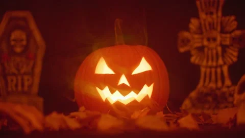 Carved pumpkin, jack o lantern, halloween theme, halloween decorations 库存影片 219661641