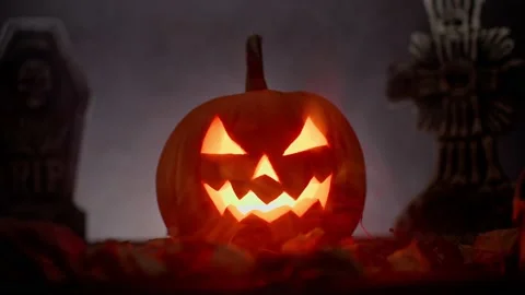 Carved pumpkin, jack o lantern, halloween theme, halloween decorations 库存影片 219661648