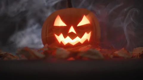 Carved pumpkin, jack o lantern, halloween theme, halloween decorations 库存影片 219661669