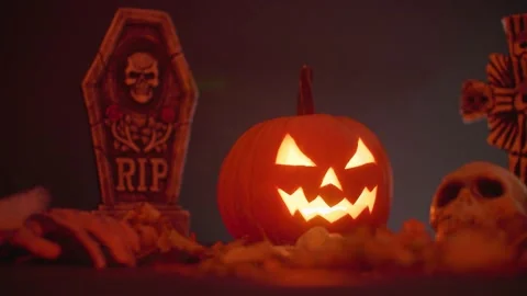Carved pumpkin, jack o lantern, halloween theme, halloween decorations 库存影片 219661689