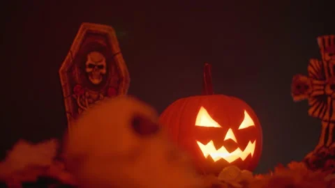 Carved pumpkin, jack o lantern, halloween theme, halloween decorations 库存影片 219661692