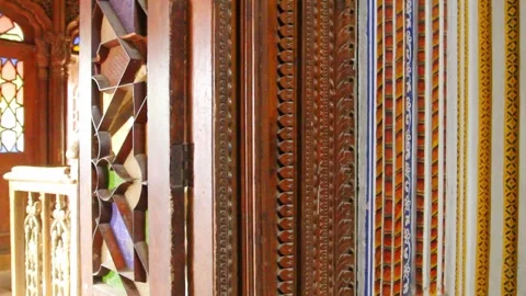 Carving, artwork on doors, pillars and windows inside an old classic building. Vídeos de archivo 341623536