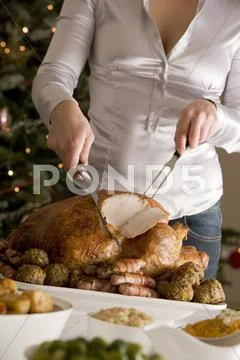 Carving Christmas Roast Turkey with all the Trimmings Stock-Fotos