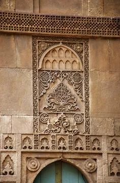 Carving details on the outer wall of the Sidi Sayeed Ki Jaali (Mosque), Bu... Stock Photos