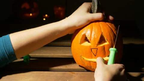 Carving out pumpkin process, halloween, decoration and holidays concept Stockbeeldmateriaal 120280653