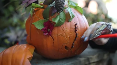 Carving a pumpkin Stock Footage 44577143