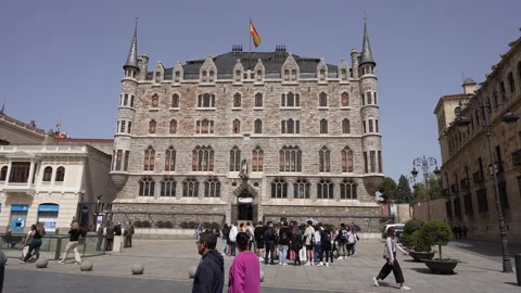 The Casa de Botines Stockbeeldmateriaal 220876694