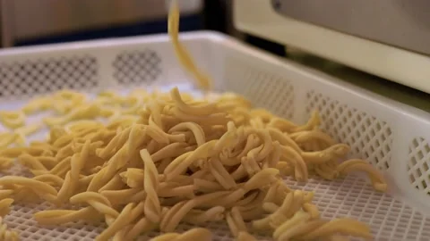 Production of spaghetti - machine produc, Stock Video