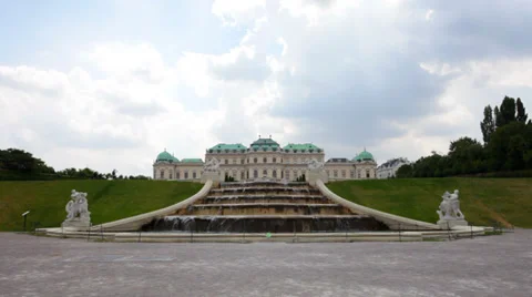 Cascade fountain in The Belvedere complex in cloudy day Video stock 32325707