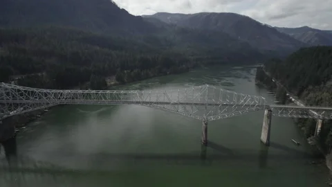 Cascade Lock Oregon Bridge of the Gods Parallax Stock-Footage 206220171