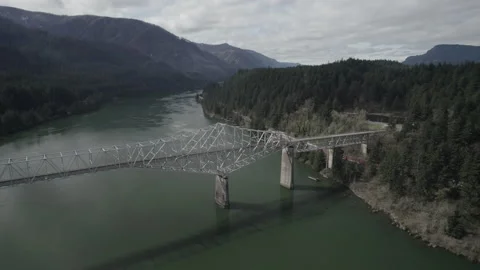 Cascade Lock Oregon Bridge of the Gods Parallax Stock-Footage 206327977