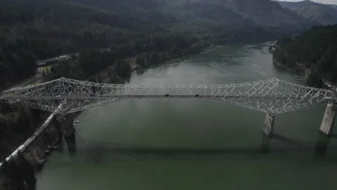 Cascade Lock Oregon Bridge of the Gods Reverse Stock-Footage 206365674