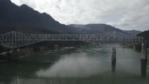 Cascade Lock Oregon Bridge of the Gods Parallax Stock-Footage 206375838