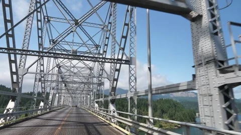 CASCADE LOCKS, USA – 2026/08/27: Bridge of the Gods view. Stock Footage 339267875