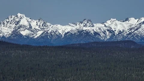 Cascade Mountain Range 動画素材 205162651