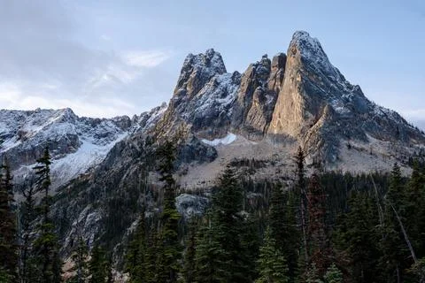 Cascade mountain rock formation in the fall at sunrise in Washington state Stock Photos