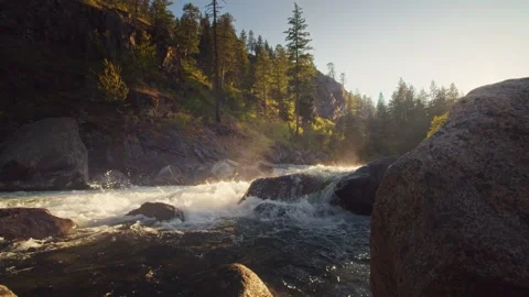 Cascade Mountain Stream Splashing in Golden Hour 4K Vídeos de archivo 138222045