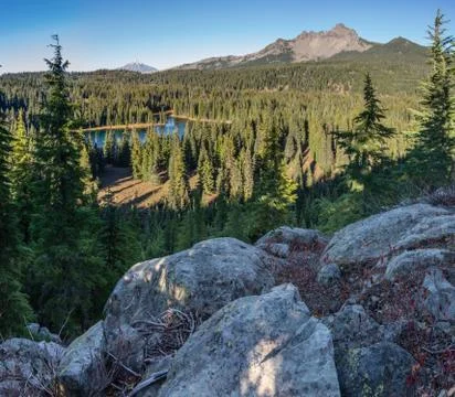 Cascade Mountain View - Upper Berley Lake with Three-Fingered Jack  Foto stock