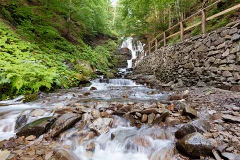 Cascade waterfall Shipit on a fast mountain river between the hills of the Ca Foto stock