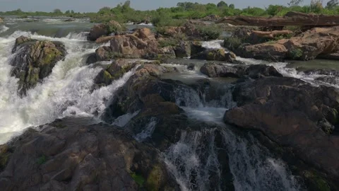 Cascading rapids at Li Phi Somphamit Falls Vídeos de archivo 334977225