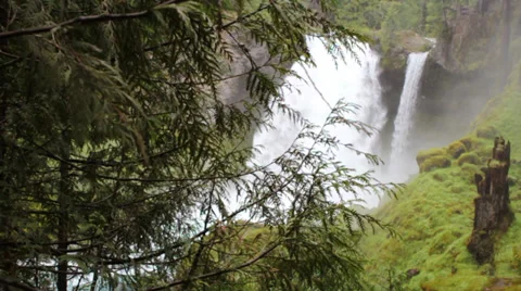 Cascading water falling Stock Footage 39147145