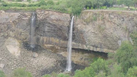 Cascading water flowing down the spectacular geometric basalt rock formations Vídeos de archivo 342041663