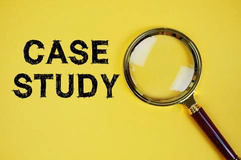 Case Study text with magnifying glass on yellow background Foto stock