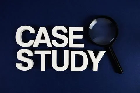 Case Study text message and magnifying glass on navy blue background Stock Photos
