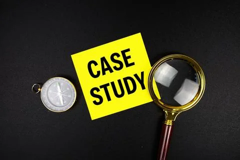 Case Study text message on sticky note with magnifying glass and compass on.. Foto stock