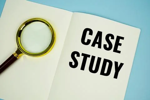 Case Study text message written on note page with magnifying glass Foto stock