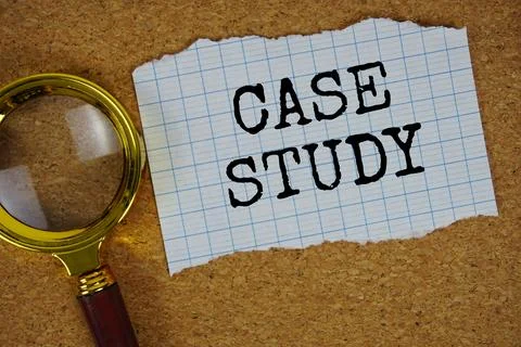 Case Study text written on paper with magnifying glass Foto stock