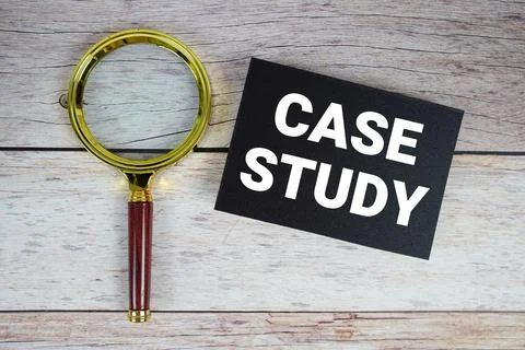 Case Study text written on paper with magnifying glass Foto stock