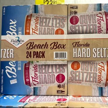 Cases of Florida Beach Box Hard Seltzer alcohol beverages at a Sams Club stor 스톡 사진