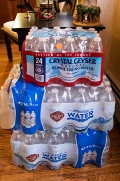 Cases of water Stock-Fotos