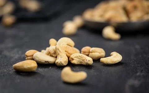 Cashew Nuts (close up shot; selective focus) Portion of Cashew Nuts (clos... Foto stock