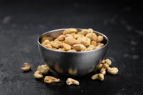  Cashew Nuts (close up shot; selective focus) Portion of Cashew Nuts (clos... Foto stock