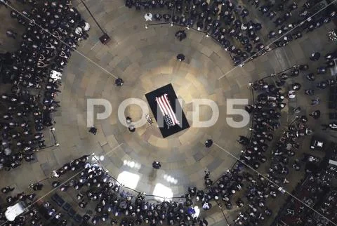 Casket of Senator John McCain laid in state at US Capitol in Washington ...