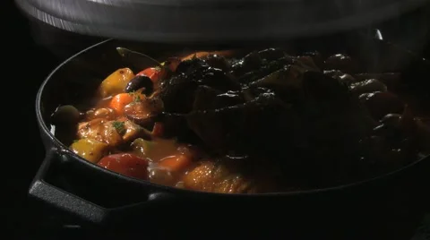 CASSEROLE STEW COOKING Vidéo 58942908