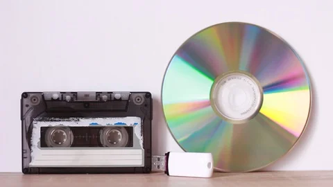 Cassette, CD and flash drive putting on table 스톡 동영상 87971428