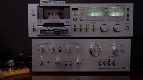 Cassette deck playing. 動画素材 160318039