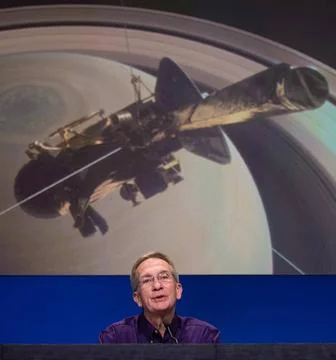 Cassini program manager at JPL, Earl Maize speaks during a press conferenc... Foto stock