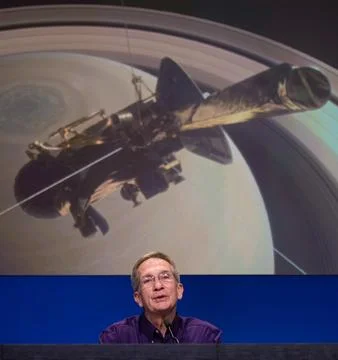 Cassini program manager at JPL, Earl Maize speaks during a press conference.. 스톡 사진