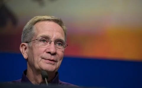 Cassini program manager at JPL, Earl Maize is seen during a press conferenc.. 스톡 사진