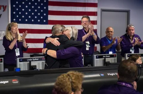 Cassini program manager at JPL, Earl Maize, left, and spacecraft operations.. Foto stock