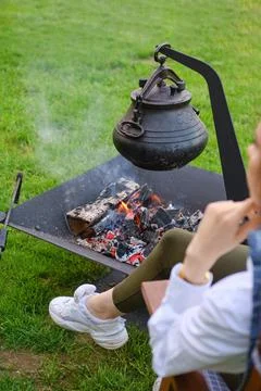 Cast iron pot over the fire Foto stock