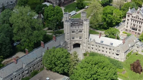 Castellated gate tower over a dormitory range in Princeton Vídeos de archivo 108128758