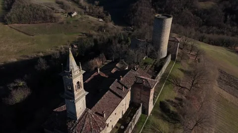 Castello di Monteventano and medieval keep above Val Luretta, Piacenza, Italy Vídeo Stock 338988901